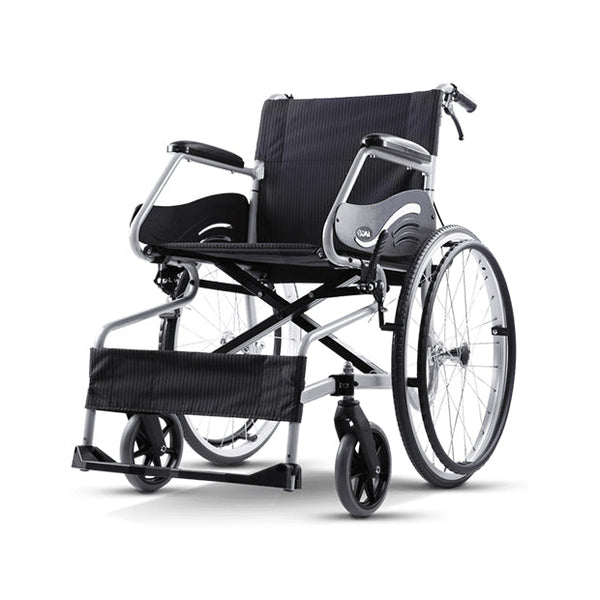 Karma SM 100.3 aluminum wheelchair Front view